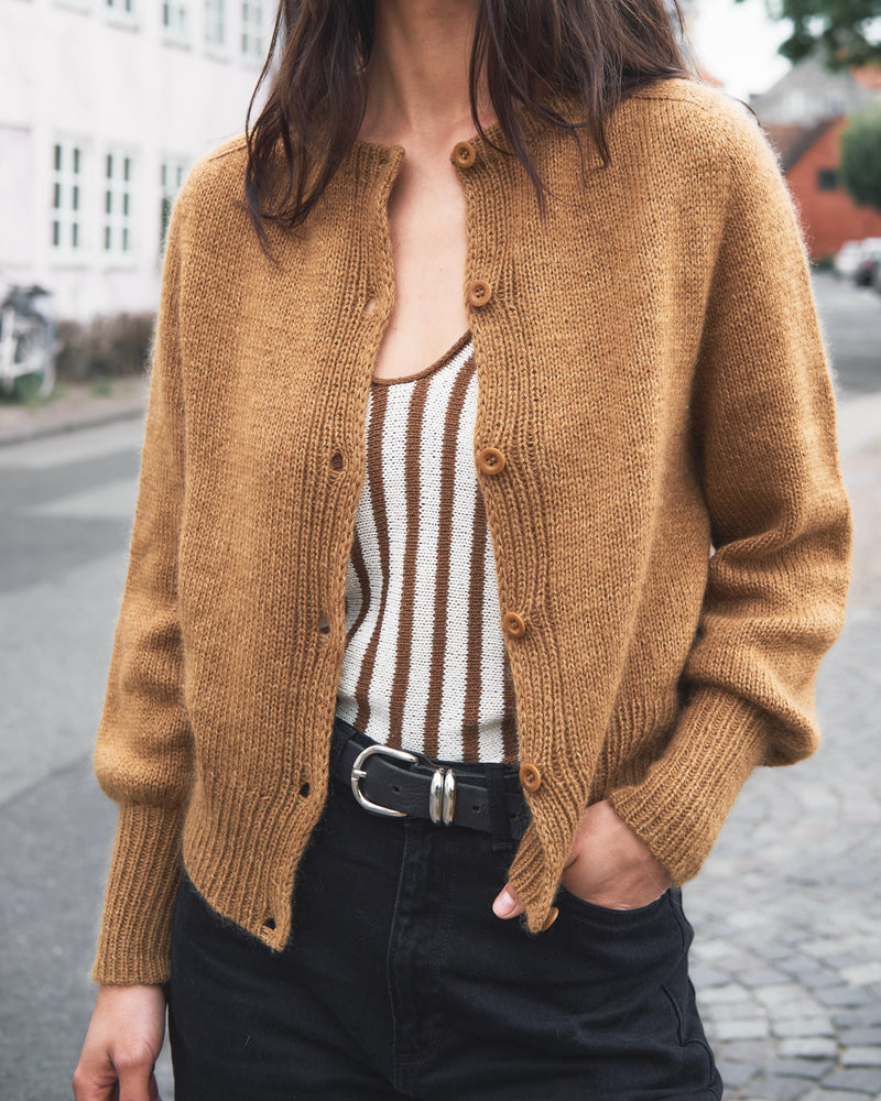 Johanne Cardigan – Strickanleitung & Garnpaket - BONIFAKTUR - Kleinste -Johanne Cardigan – Strickanleitung & Garnpaket - BONIFAKTUR