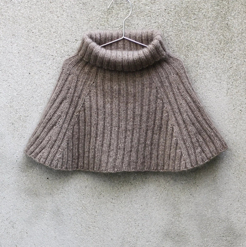 Nordhavn Cape – Strickanleitung & Garnpaket - BONIFAKTUR - Kleinste -Nordhavn Cape – Strickanleitung & Garnpaket