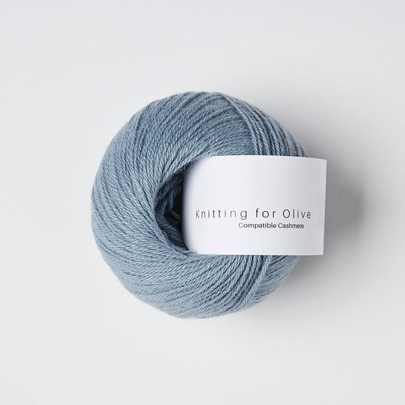 Knitting for Olive Compatible Cashmere in Dusty Dove Blue: Kaschmirgarn in Lace-Stärke