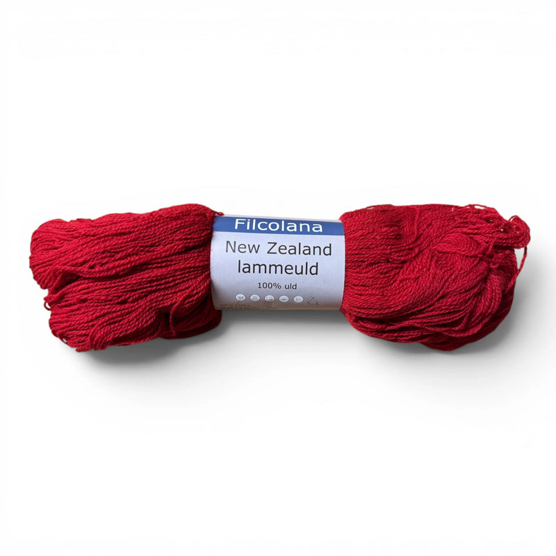 Filcolana SAGA in 120 Carmine: Lace-Garn aus 100 % Wolle, Strang