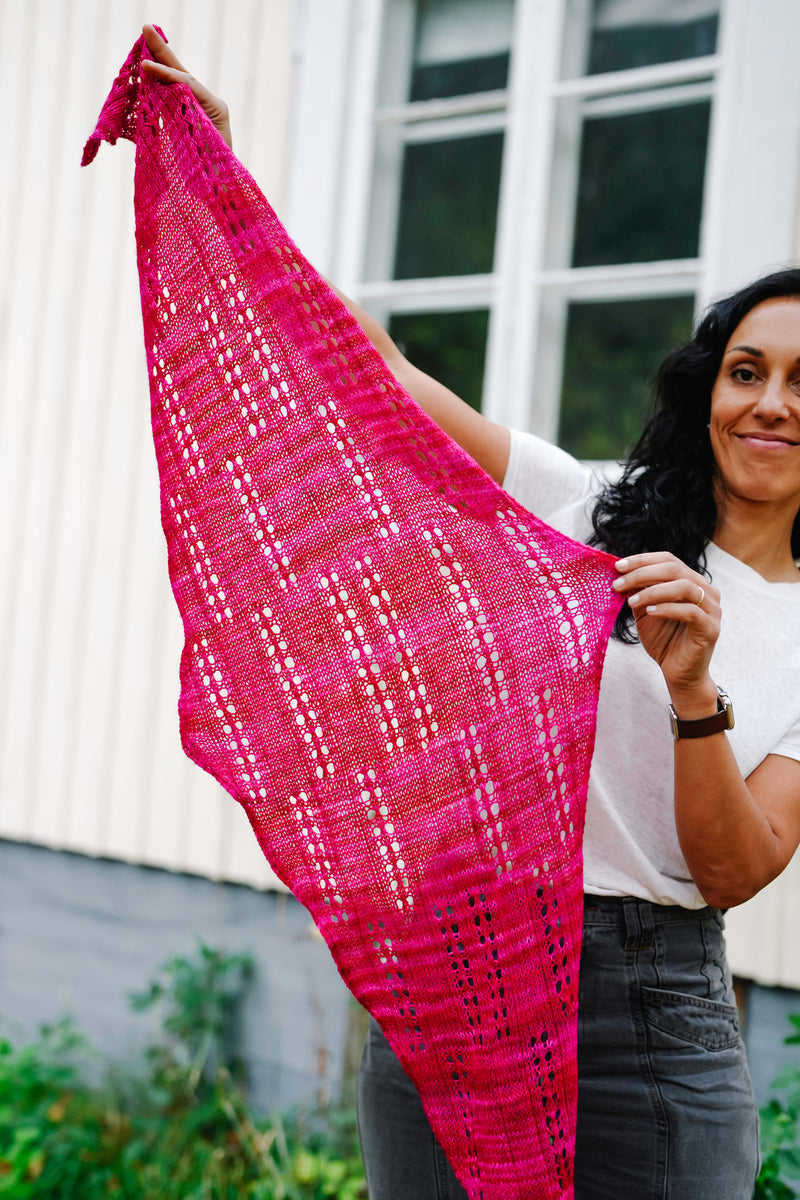 Hallgrímskirkja Shawl von Joji Locatelli