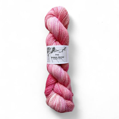 On The Socks 2025 - BONIFAKTUR - JUNI - ROSIGE ZEITEN - Atelier Franziska Uhl On The Socks 2025 JUNI - ROSIGE ZEITEN